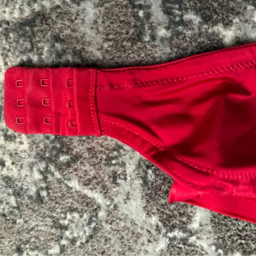 Warner's Vibrant Red Women's 38D Bra - Picture 2 of 8